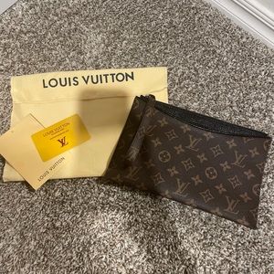 Brand new LV Clutch/wristlet/pouch